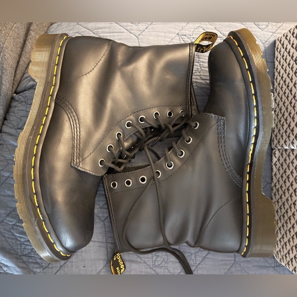 DR MARTENS BLK LEATHER LACE UP BOOTS 1460, size 9 - Picture 4 of 11